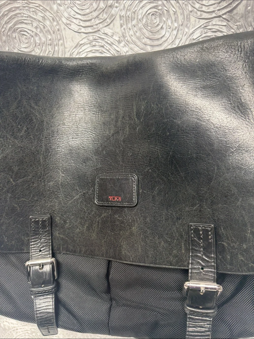 Tumi messenger bag